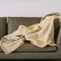 Merino deken van natuurlijk haar in de kleuren crème, antraciet, wit of camel verkrijgbaar