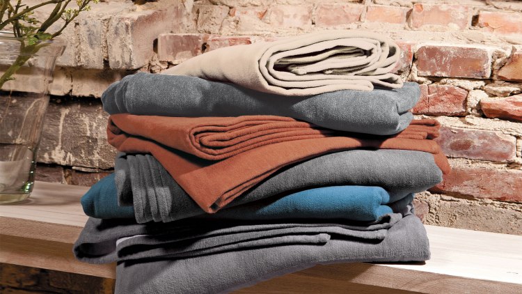 Pluche deken in 4 mooie kleurencombinaties verkrijgbaar
