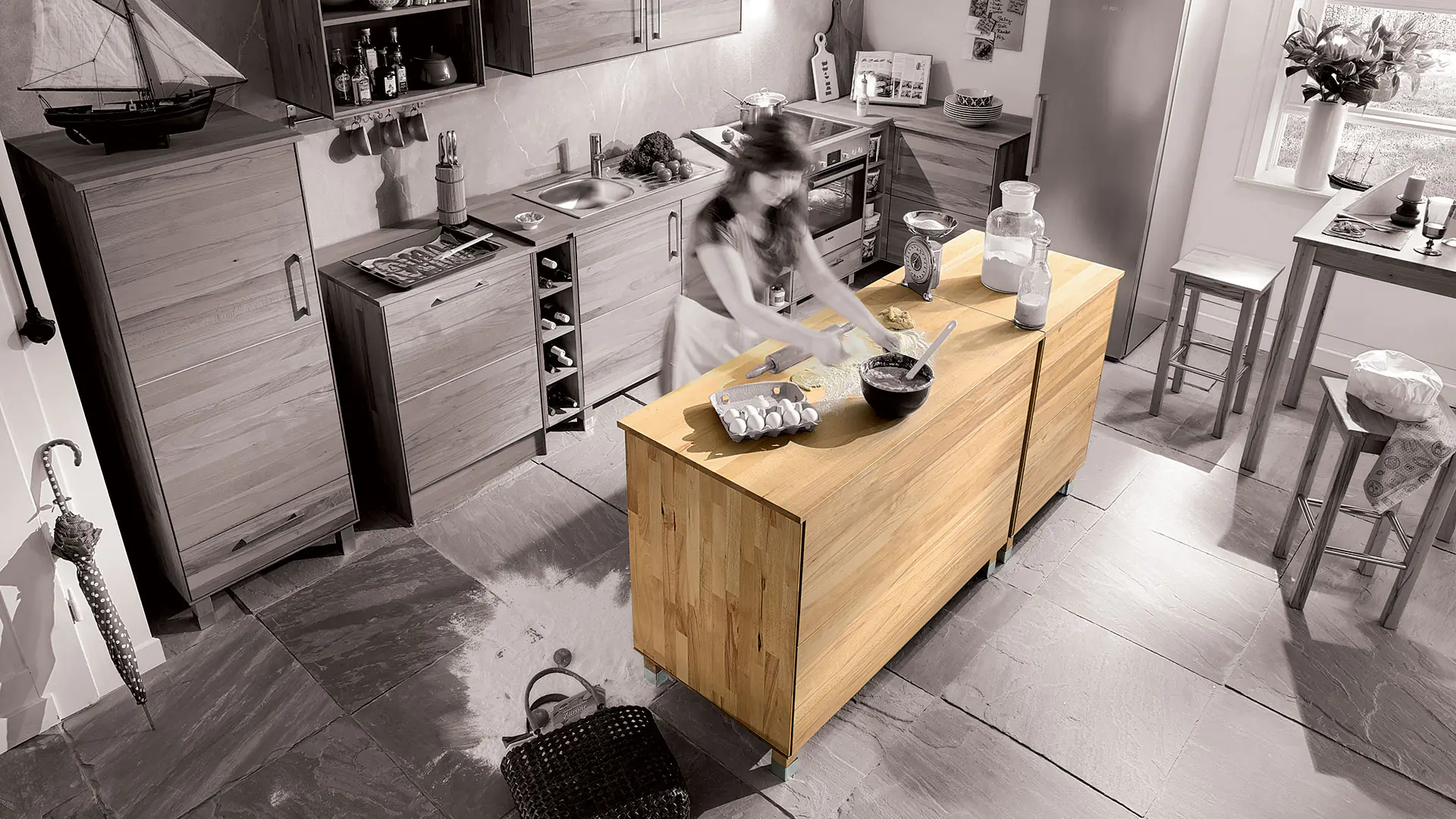 Combinatievoorbeeld voor massief houten modulaire keuken Culinara, hier met kookeilanden in 2 breedtes